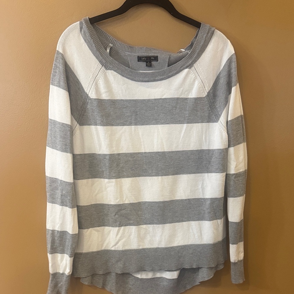 Lety & Me Gray and White Sweater